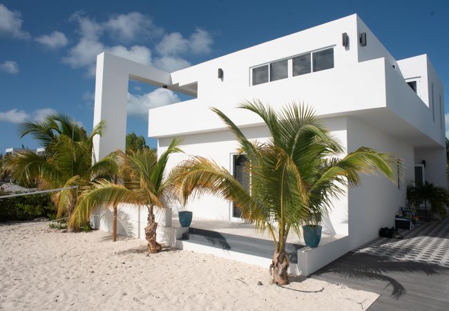 Villa in Leeward - Sand and Sea Villa in Leeward - Sand and Sea