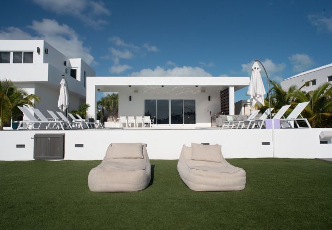 Villa in Leeward - Sand and Sea Villa in Leeward - Sand and Sea