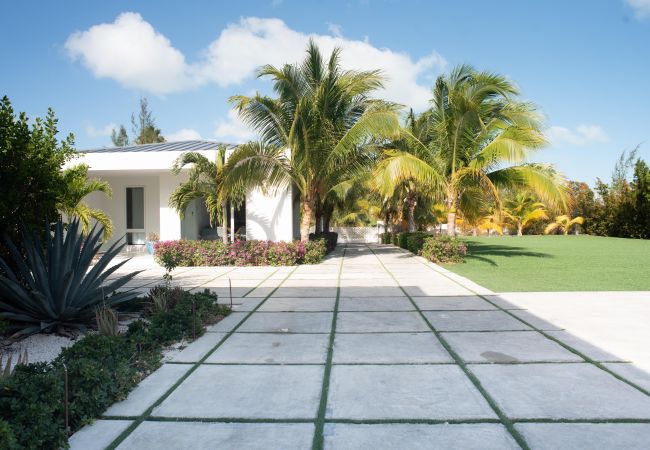 Villa in Leeward - Sand and Sea