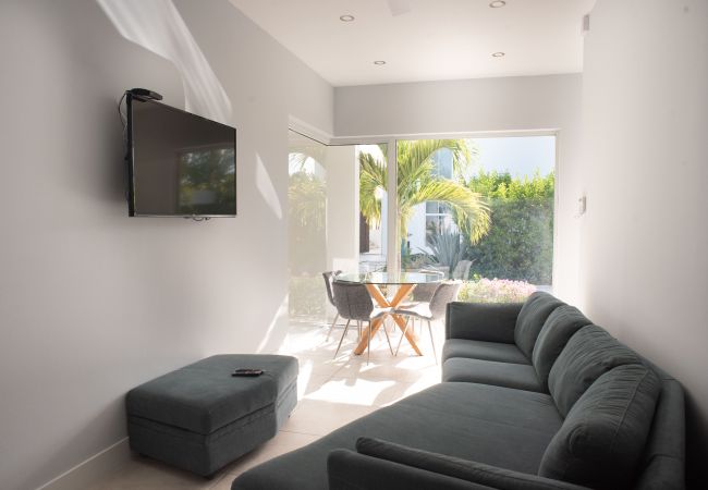 Villa in Leeward - Sand and Sea Villa in Leeward - Sand and Sea