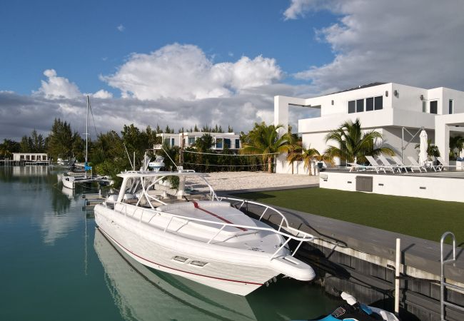 Villa in Leeward - Sand and Sea Villa in Leeward - Sand and Sea