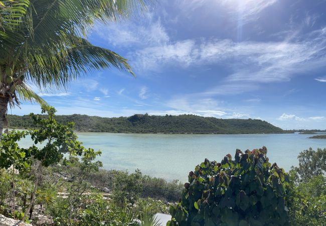 Villa in Turtle Tail - Shutters Villa Villa in Turtle Tail - Shutters Villa