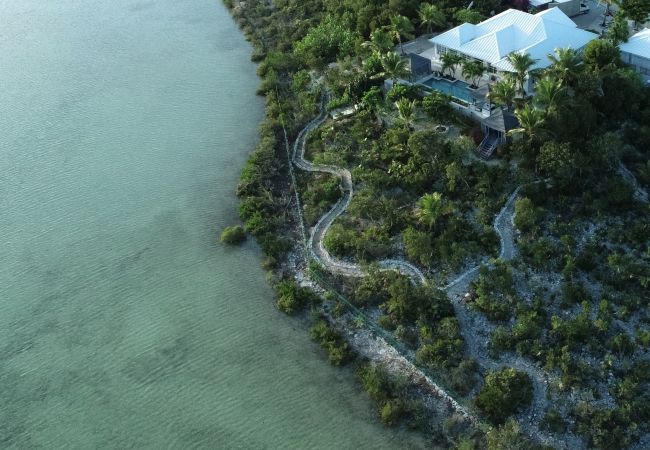 Villa in Turtle Tail - Shutters Villa Villa in Turtle Tail - Shutters Villa