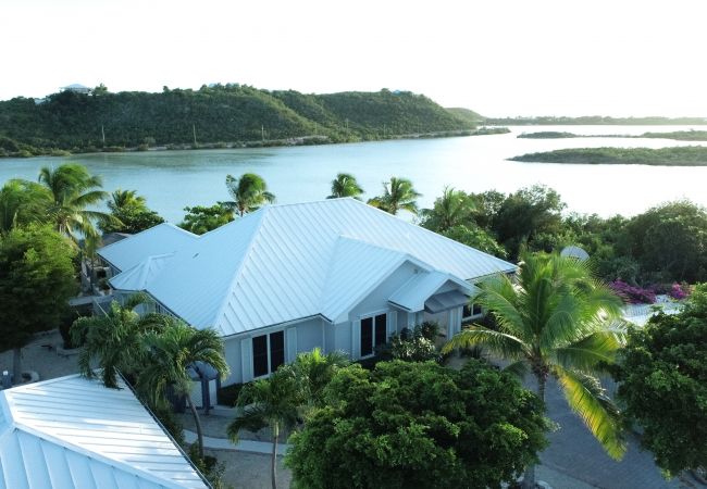 Villa in Turtle Tail - Shutters Villa Villa in Turtle Tail - Shutters Villa