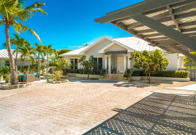 Villa in Turtle Tail - Shutters Villa Villa in Turtle Tail - Shutters Villa