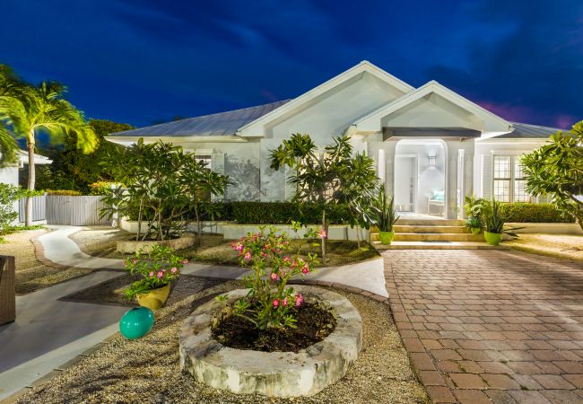 Villa in Turtle Tail - Shutters Villa Villa in Turtle Tail - Shutters Villa